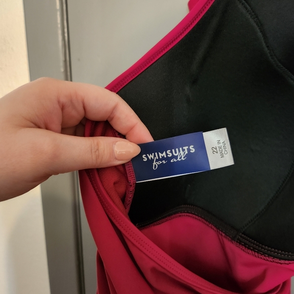 Fuschia Halter tankini crochet details! - Picture 3 of 3